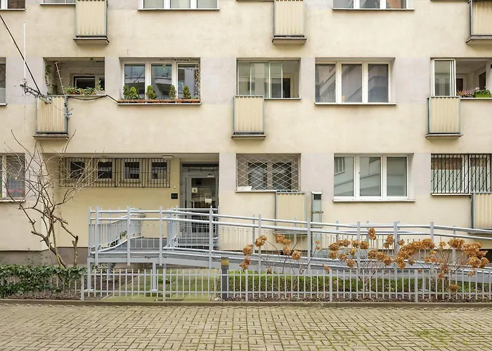 Cosy In The Centre Remote Work By Renters Apartment